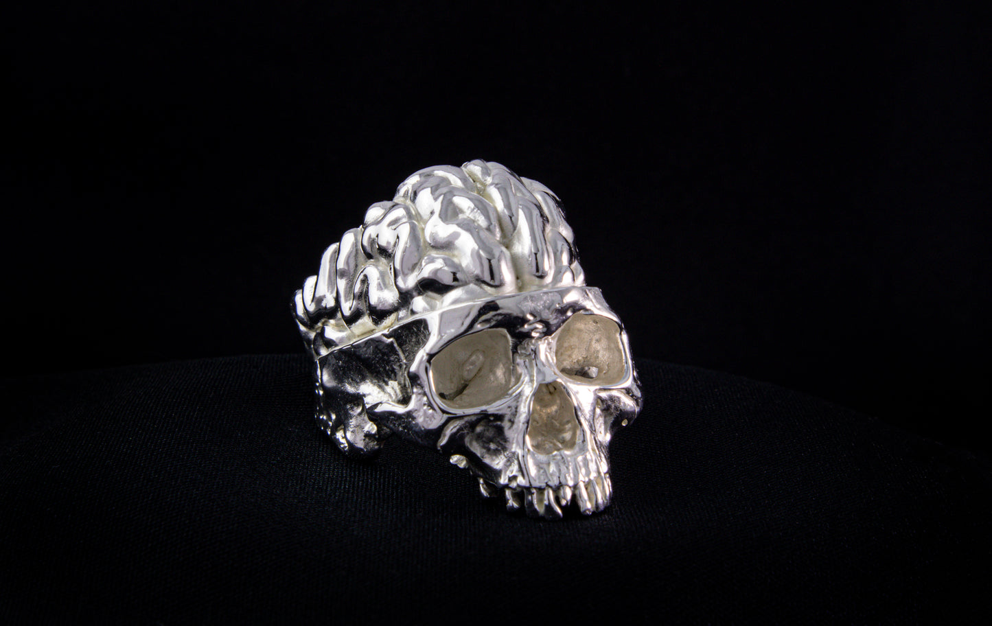 Skull with Brain Ring