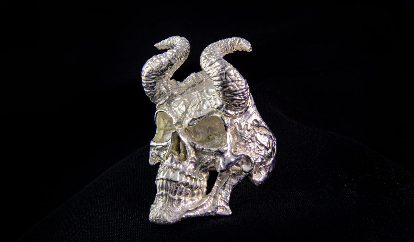 Skull Ring 1.3 Horns